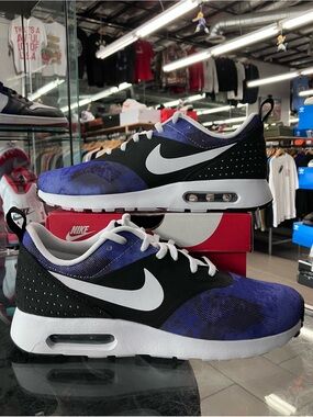 Nike Air Max Tavas Sunset Size 9